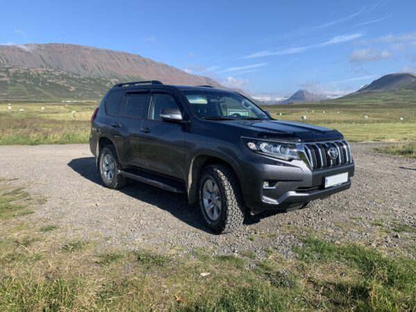 Embracing Iceland private tours