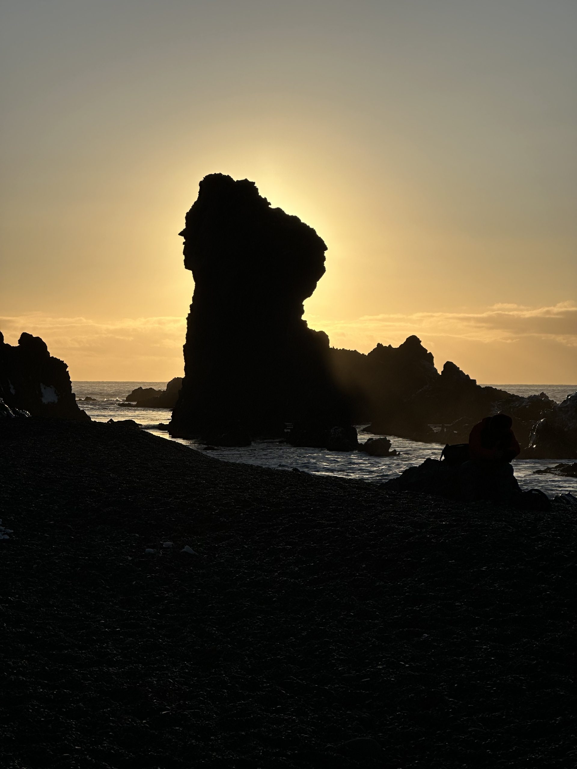 Troll seen in the rock at Djúpilónssandur