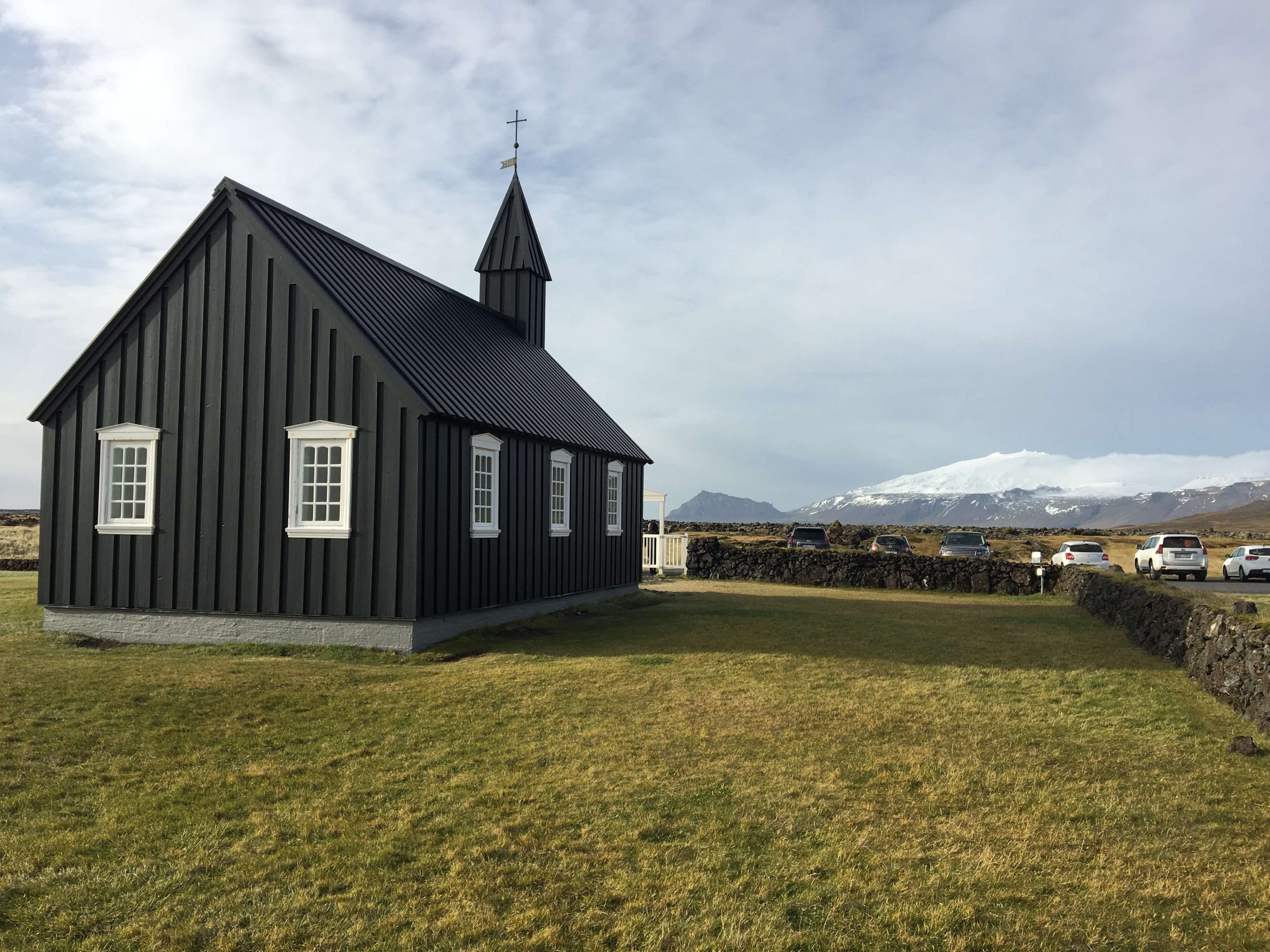 Black Church at Búðir with a view to the Glacier